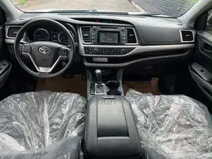 Toyota Highlander SE 2019 White
