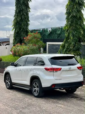 Toyota Highlander SE 2019 White