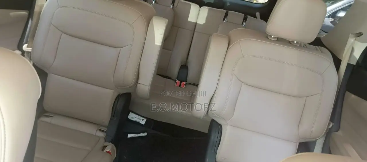 Ford Explorer XLT 4x4 2020 Gray