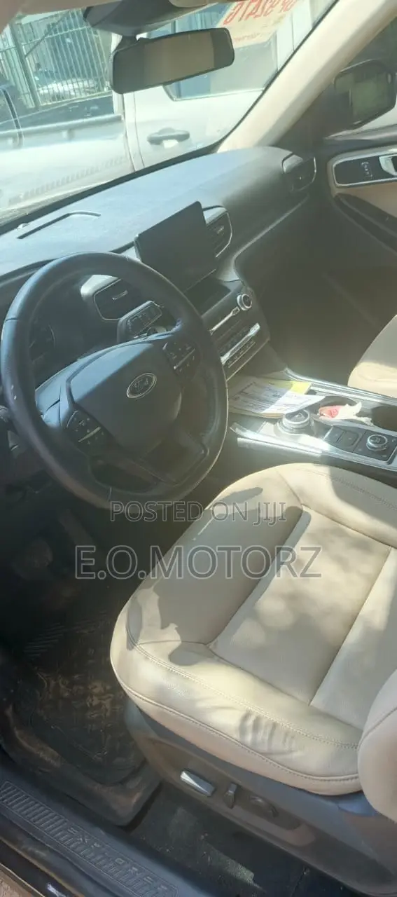Ford Explorer XLT 4x4 2020 Gray