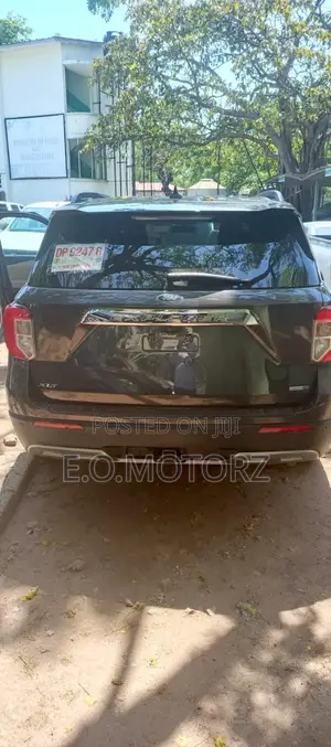 Ford Explorer XLT 4x4 2020 Gray