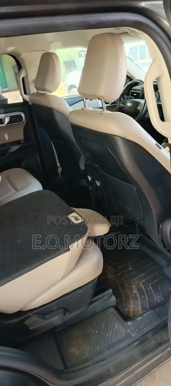 Ford Explorer XLT 4x4 2020 Gray