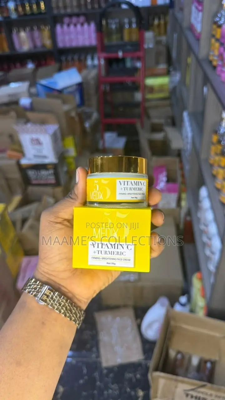 Medix 5.5 Vitamin C + Turmeric Firming Brightening Face Cream