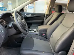 Nissan Pathfinder 2018 Red
