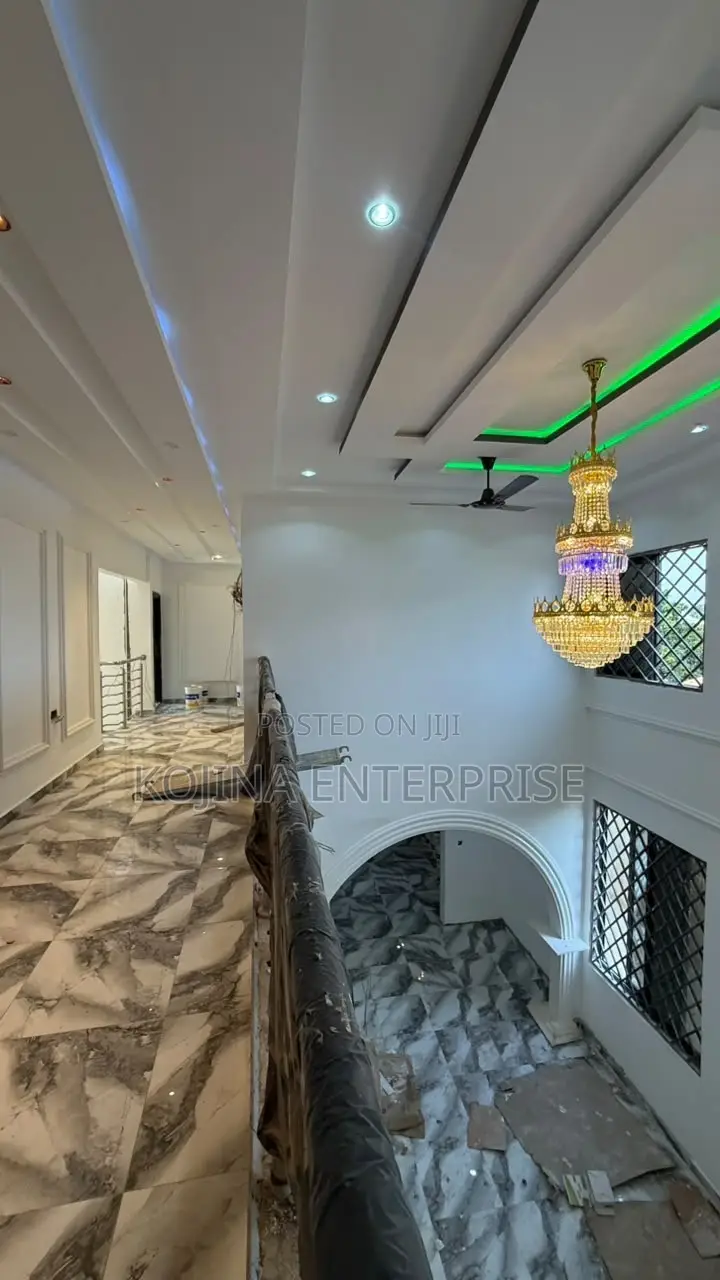 5bdrm Townhouse/Terrace in Brofoyedru, Kumasi Metropolitan for sale