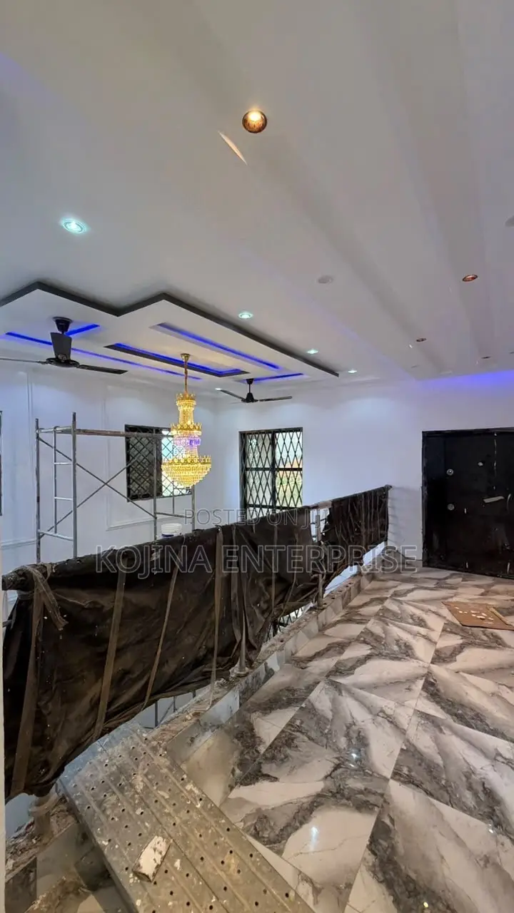 5bdrm Townhouse/Terrace in Brofoyedru, Kumasi Metropolitan for sale