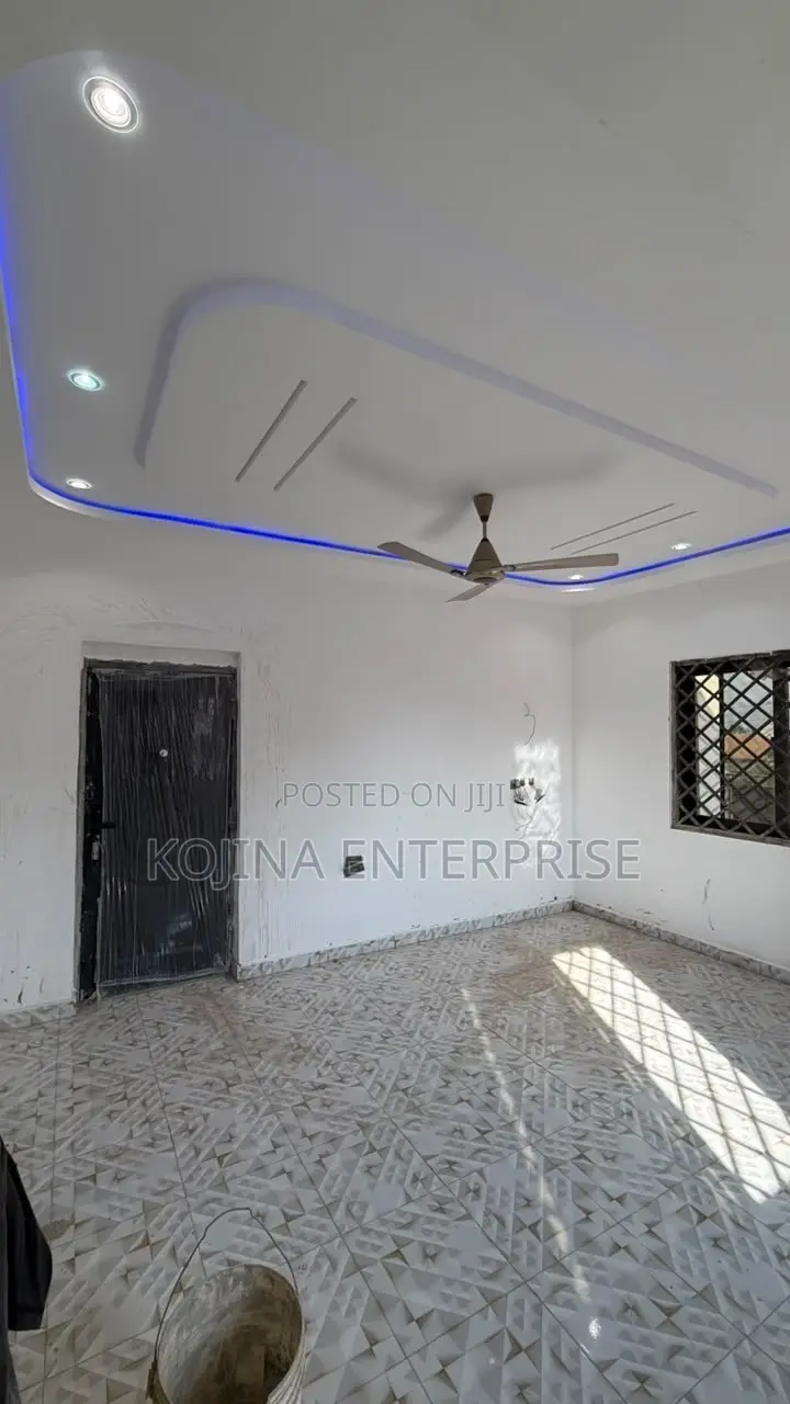 5bdrm Townhouse/Terrace in Brofoyedru, Kumasi Metropolitan for sale