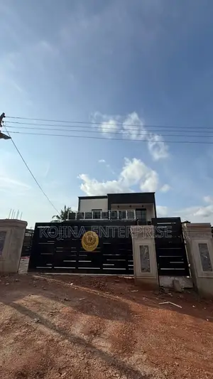 5bdrm Townhouse/Terrace in Brofoyedru, Kumasi Metropolitan for sale