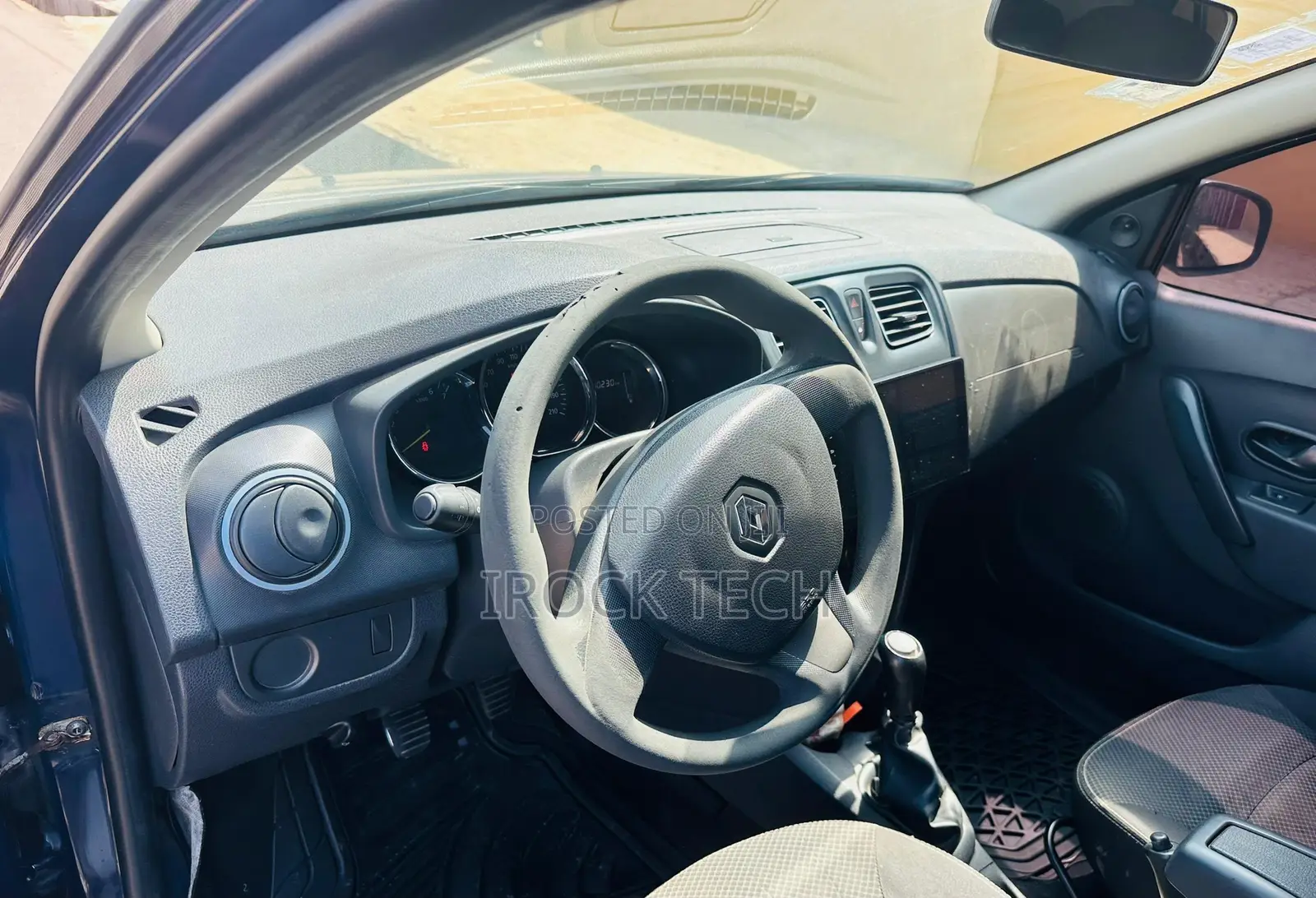 Renault Logan 2017 Blue