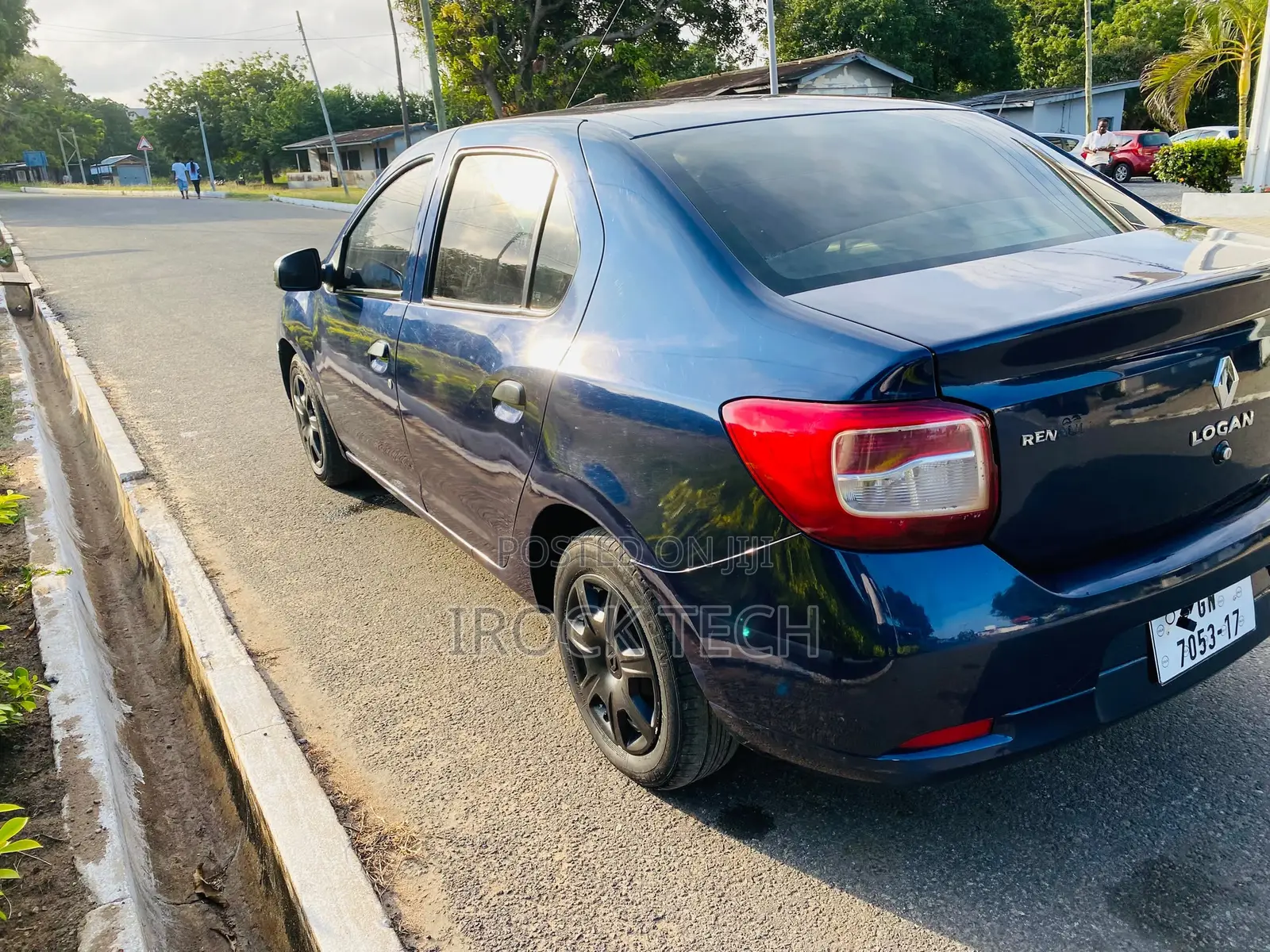 Renault Logan 2017 Blue