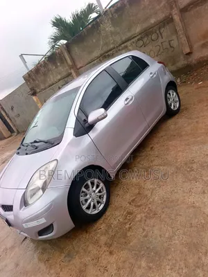 Toyota Vitz 2010 Silver