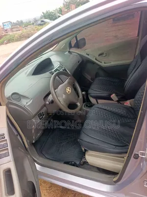 Toyota Vitz 2010 Silver