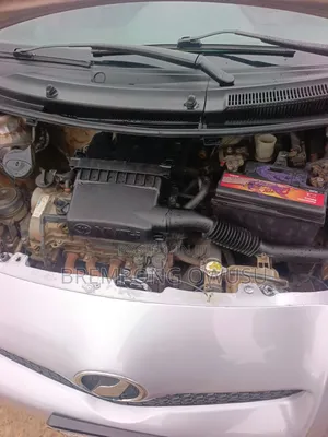 Toyota Vitz 2010 Silver