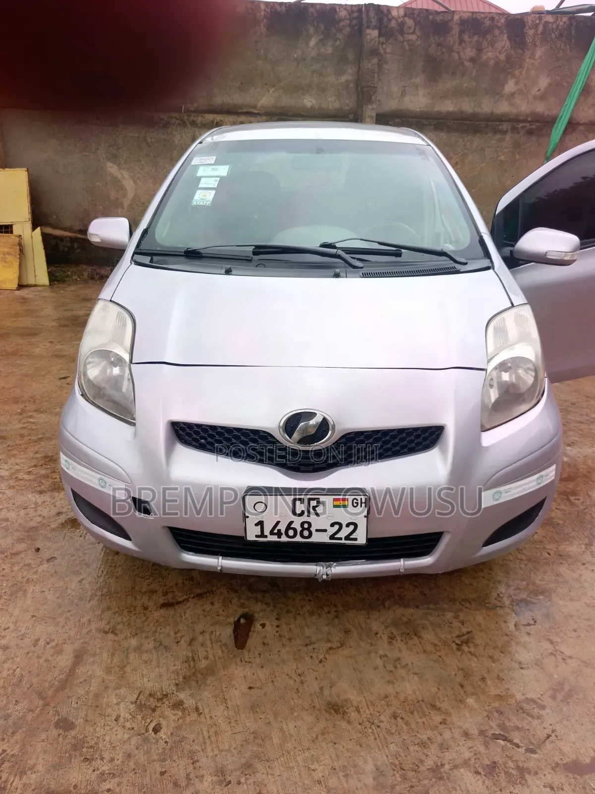 Toyota Vitz 2010 Silver