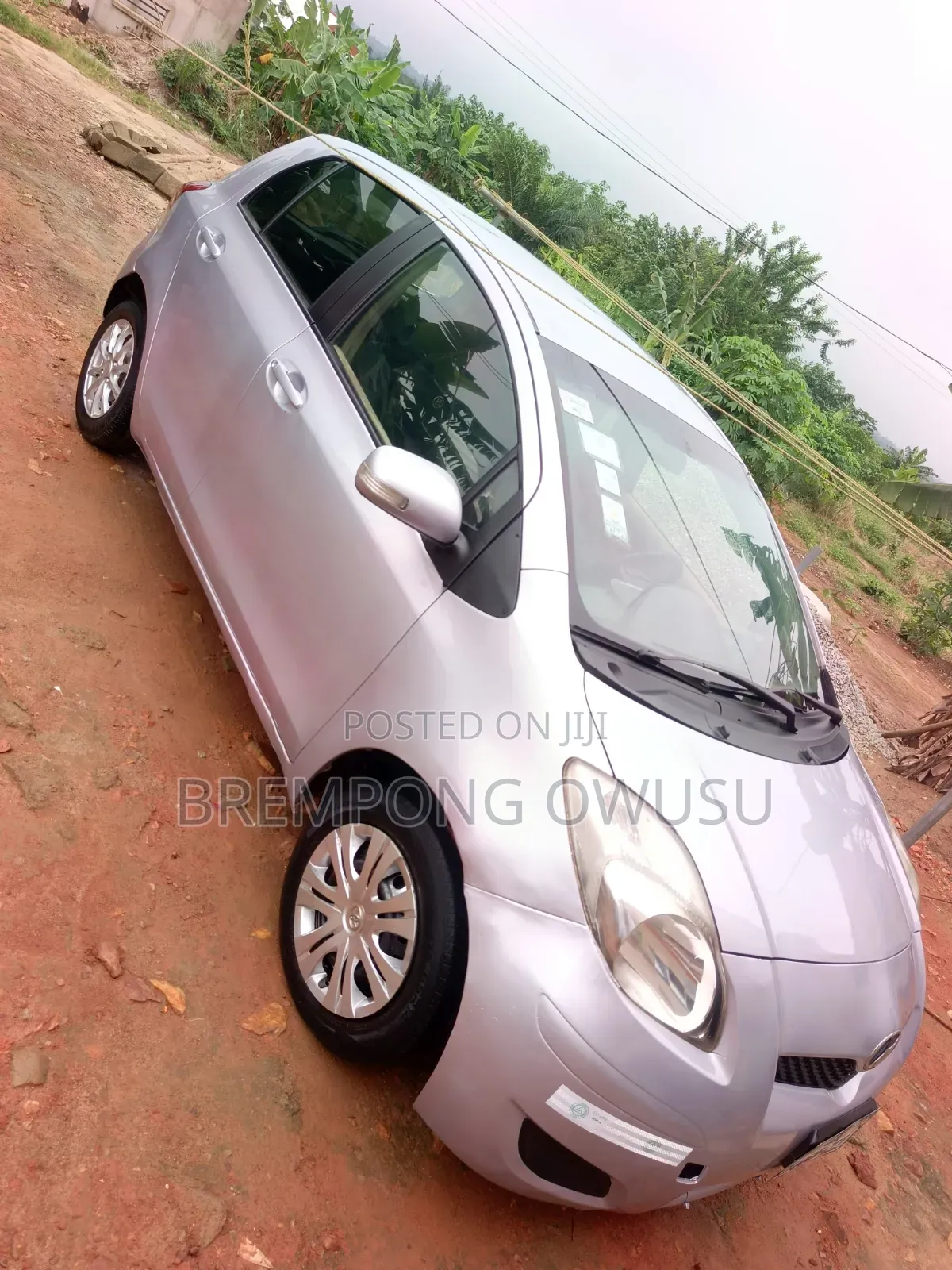 Toyota Vitz 2010 Silver
