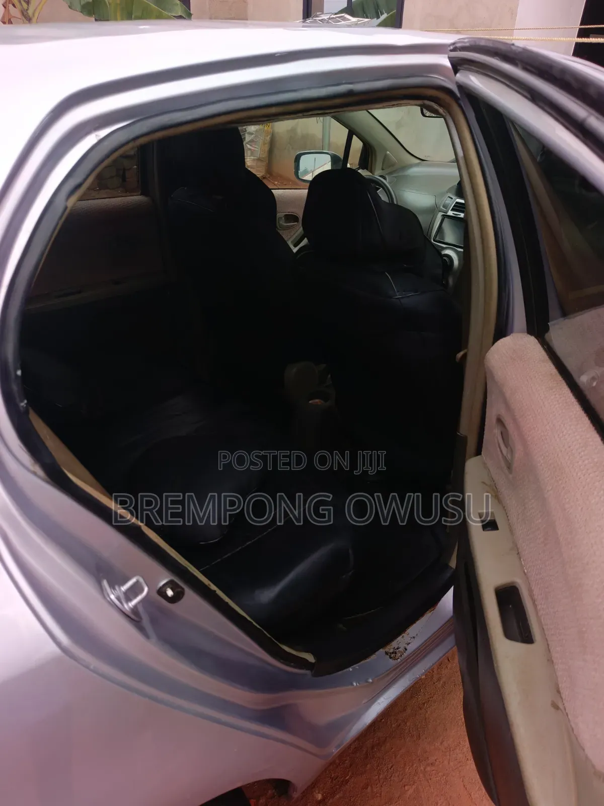 Toyota Vitz 2010 Silver