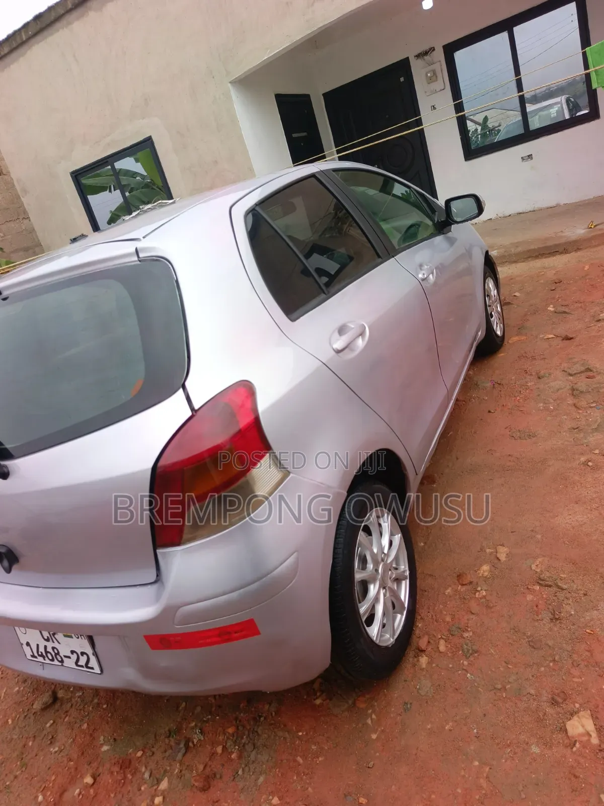 Toyota Vitz 2010 Silver
