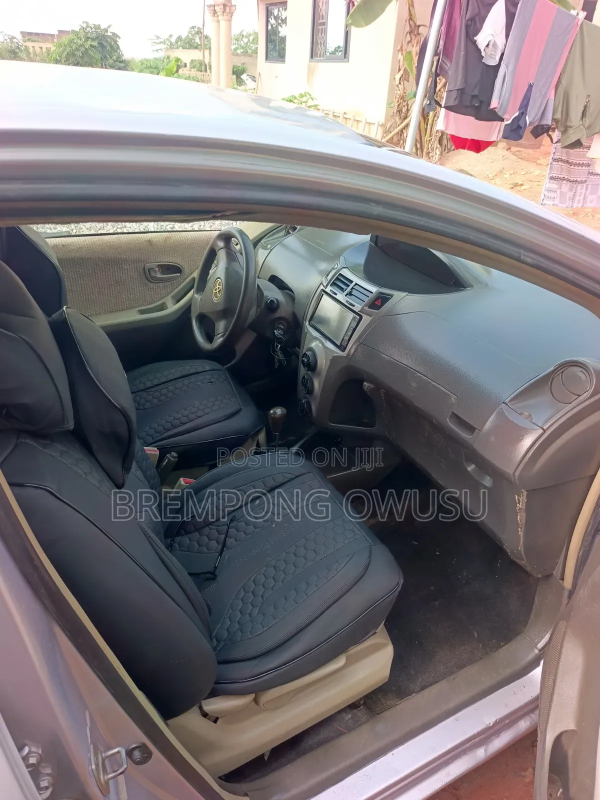 Toyota Vitz 2010 Silver