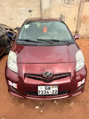 Toyota Vitz 1.3 AWD 5dr 2010 Brown