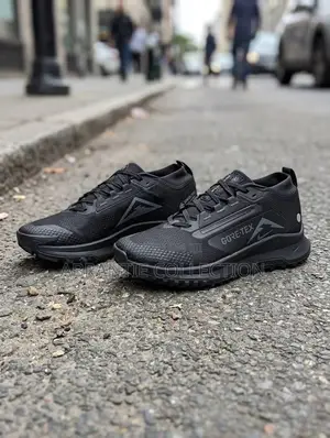 Laces Up Nike Running React Pegasus