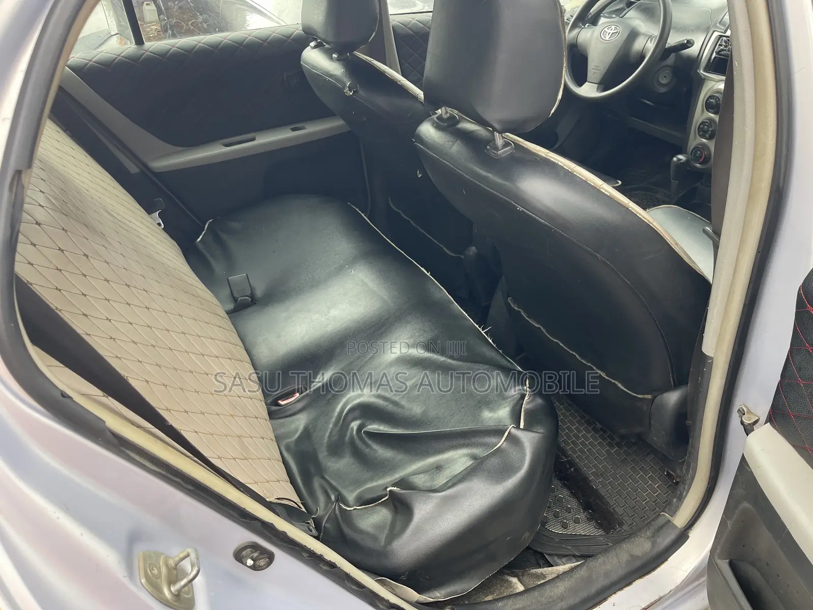 Toyota Vitz 2010 Silver