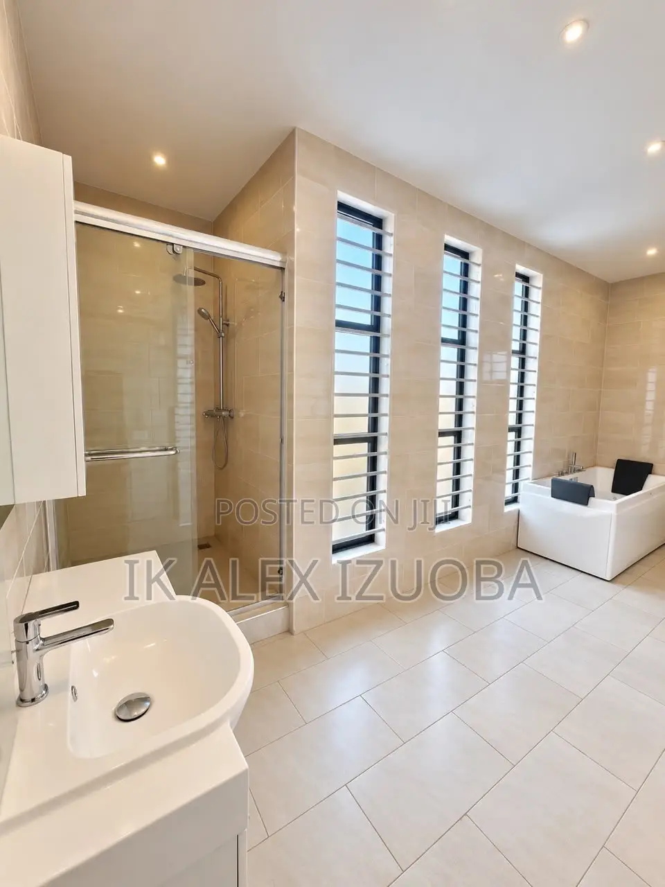 4bdrm House in Lakeside Community 8 for sale