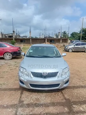 Toyota Corolla LE 4dr Sedan (1.8L 4cyl 4A) 2010 Silver