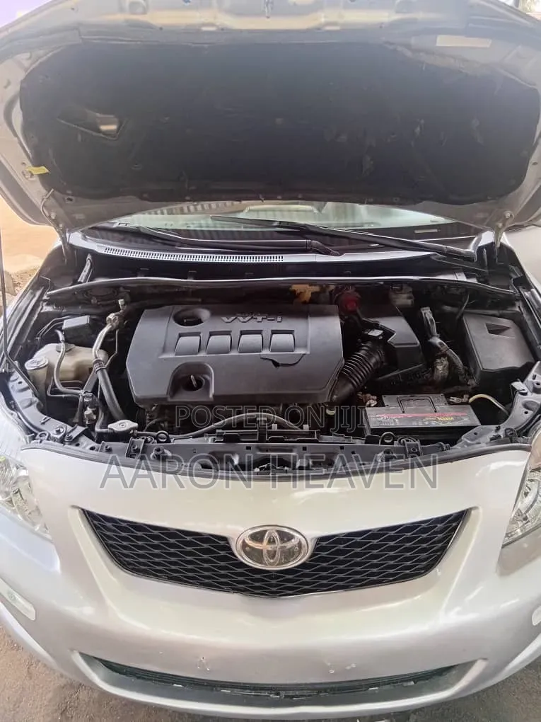 Toyota Corolla LE 4dr Sedan (1.8L 4cyl 4A) 2010 Silver