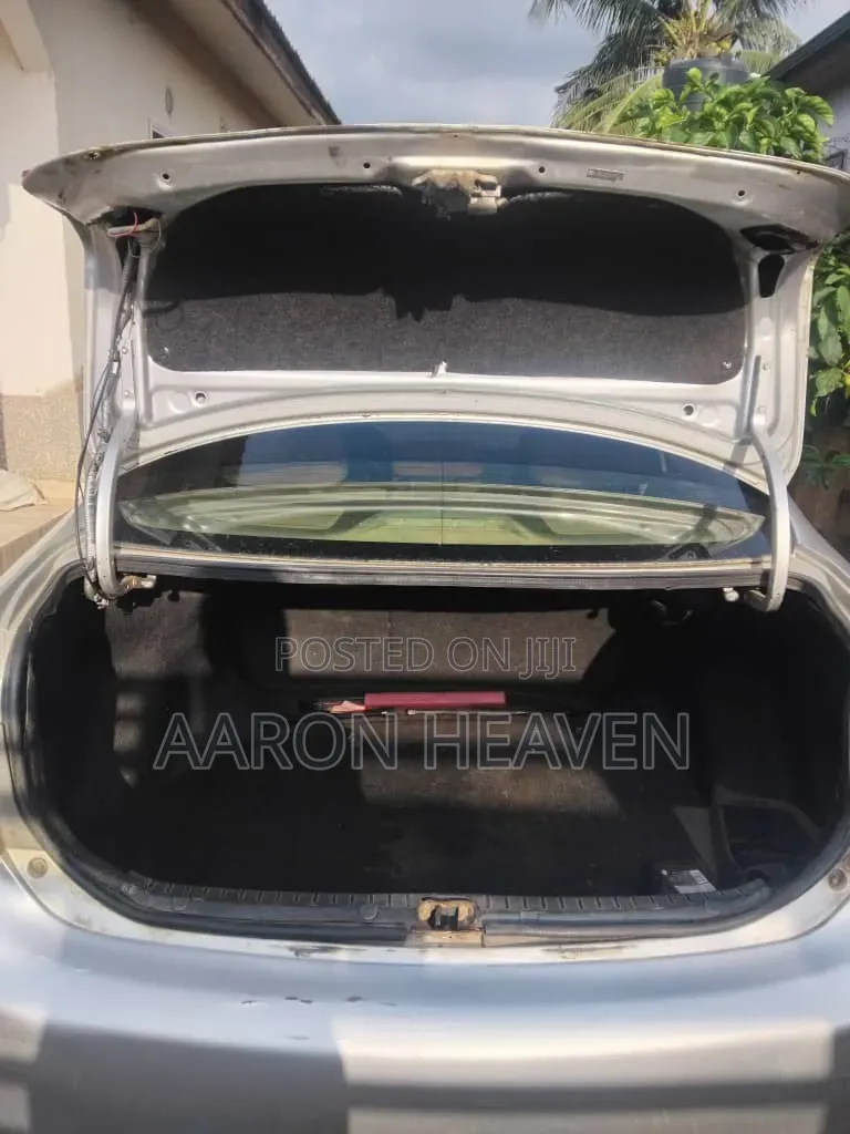 Toyota Corolla LE 4dr Sedan (1.8L 4cyl 4A) 2010 Silver