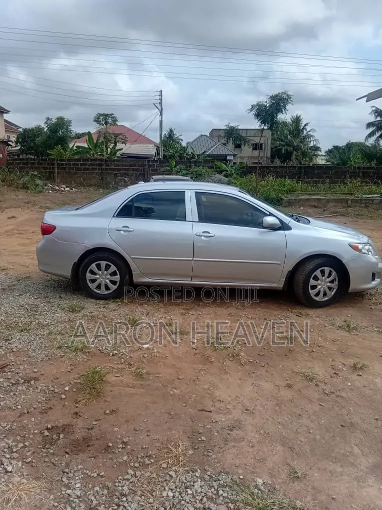 Toyota Corolla LE 4dr Sedan (1.8L 4cyl 4A) 2010 Silver