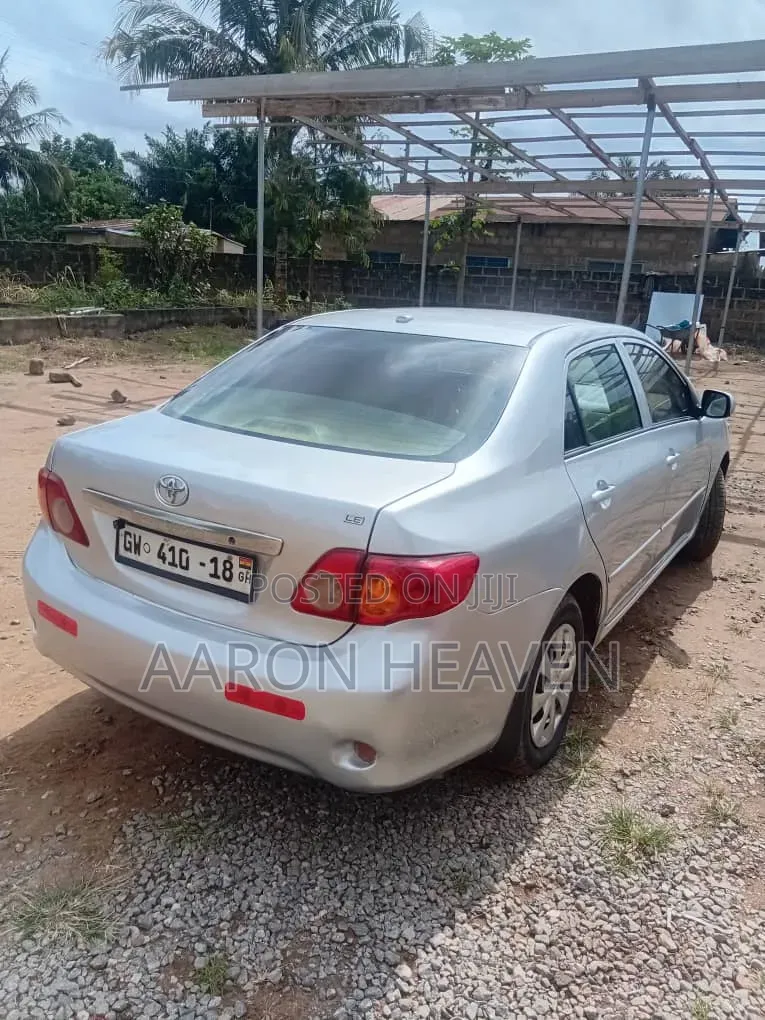 Toyota Corolla LE 4dr Sedan (1.8L 4cyl 4A) 2010 Silver