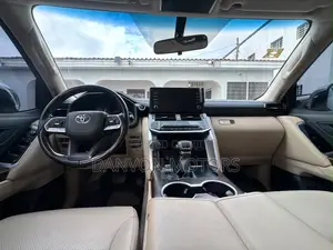 Toyota Land Cruiser 3.5 Petrol 4WD 2022 White