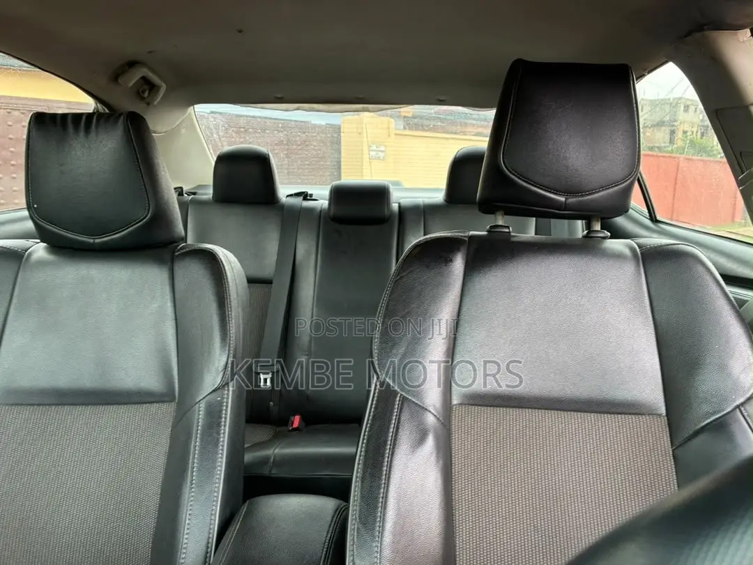 Toyota Corolla 2015 Silver