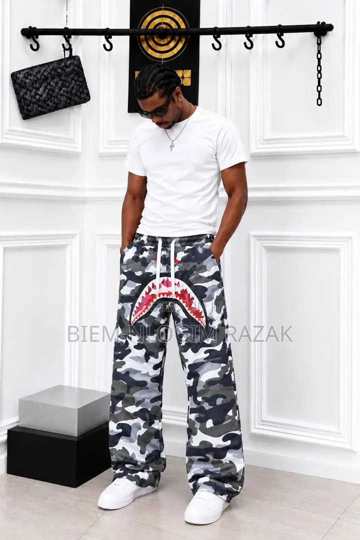 High Quality Single N Double Side Pocket Cargo Pants Available