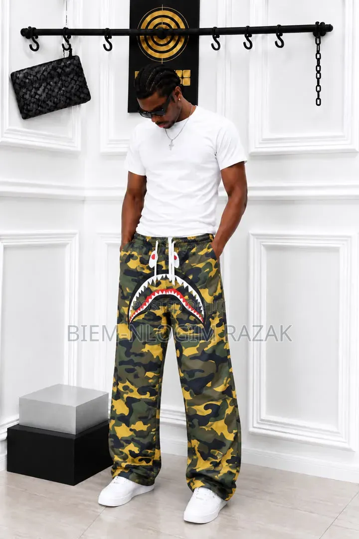 High Quality Single N Double Side Pocket Cargo Pants Available