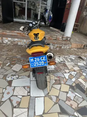 Honda CB 2000 Yellow