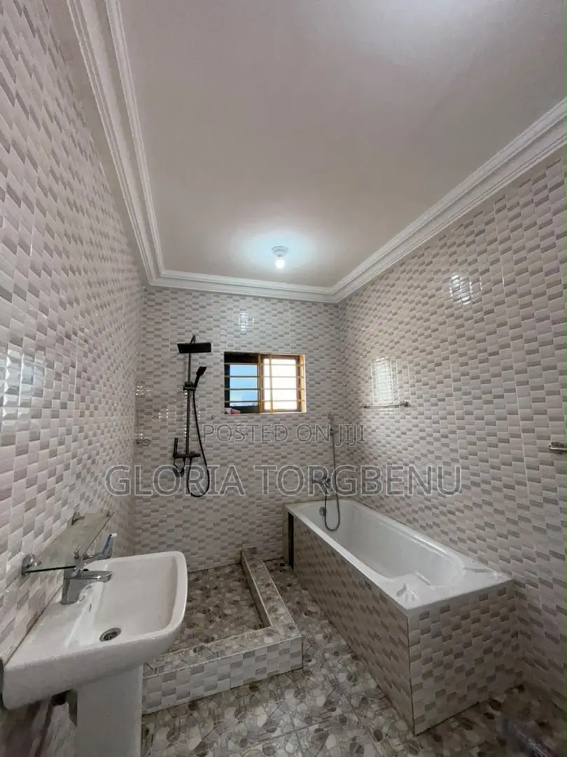 4bdrm House in Ashaley Botwe for rent