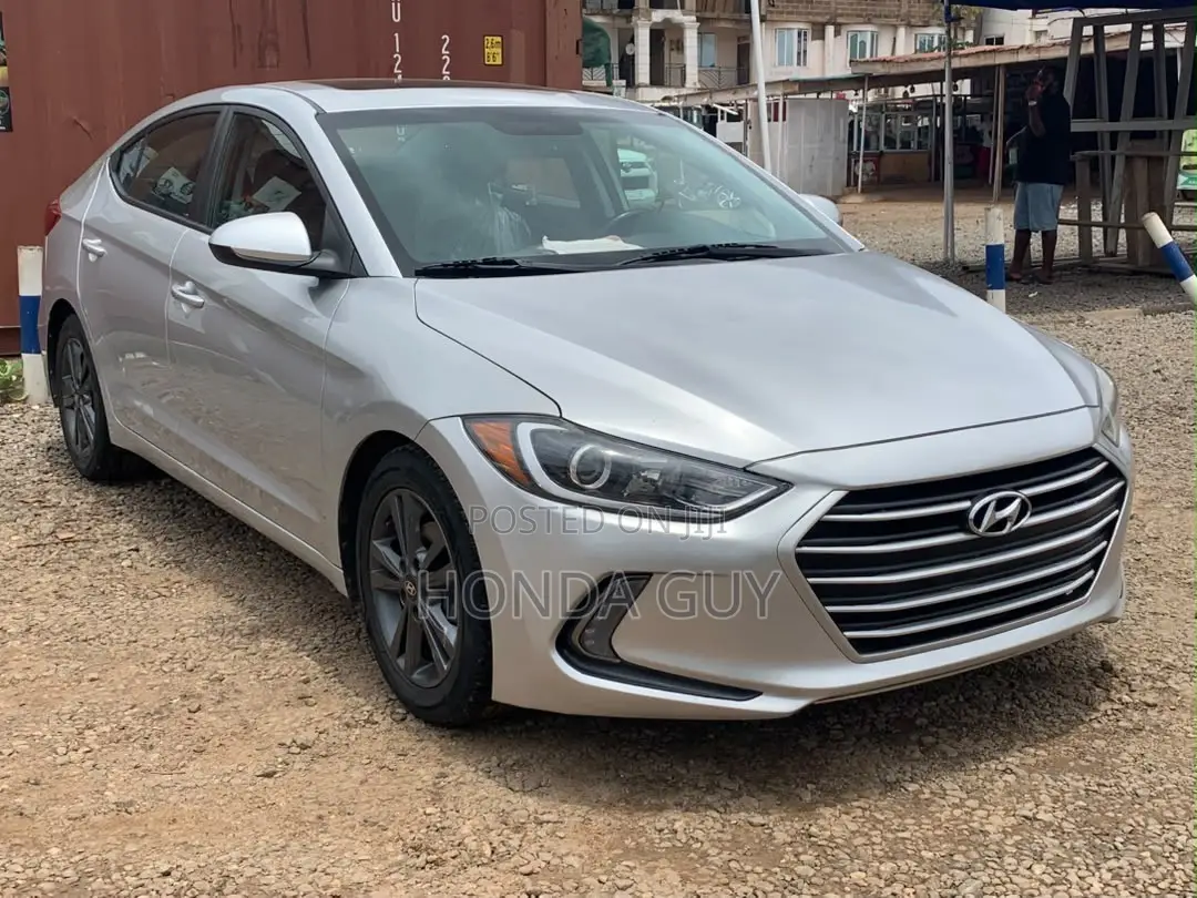 Hyundai Elantra SE Sedan FWD (2.0L 4cyl 6M) 2017 Silver