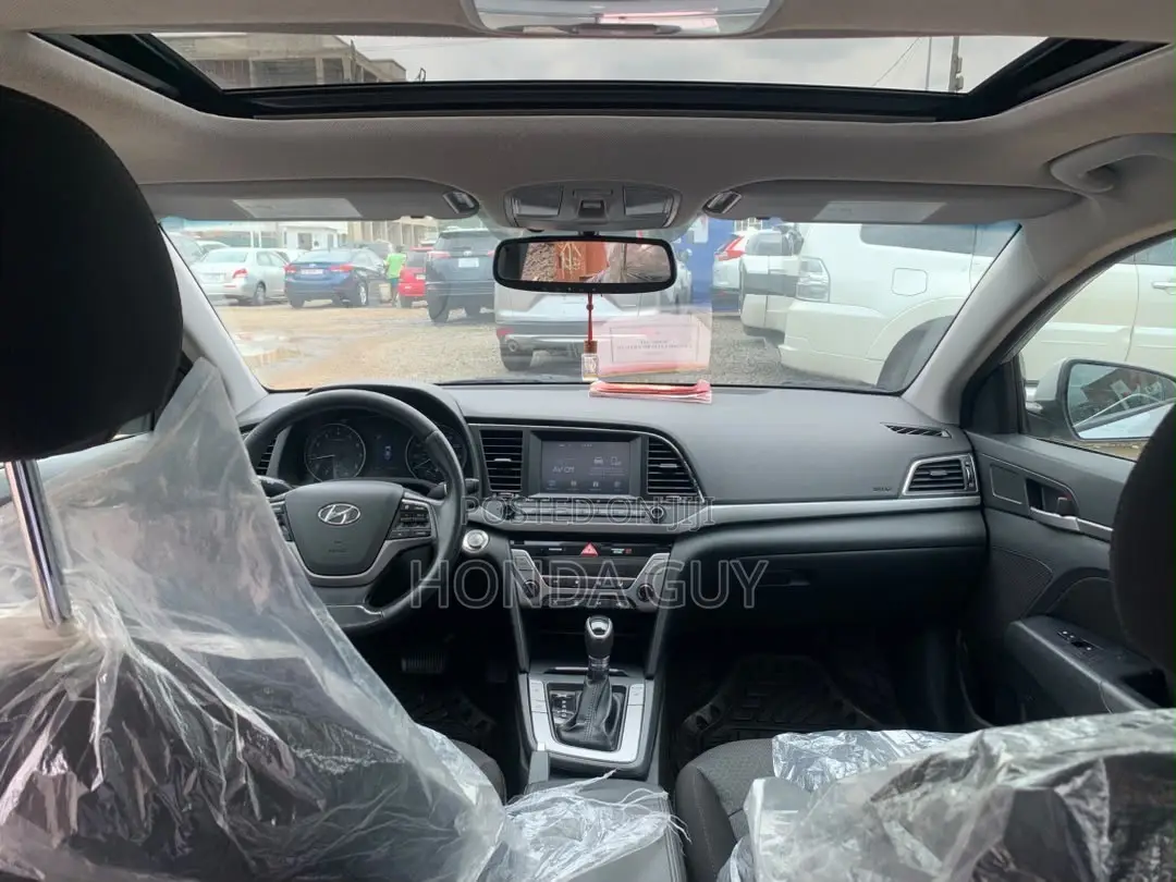 Hyundai Elantra SE Sedan FWD (2.0L 4cyl 6M) 2017 Silver