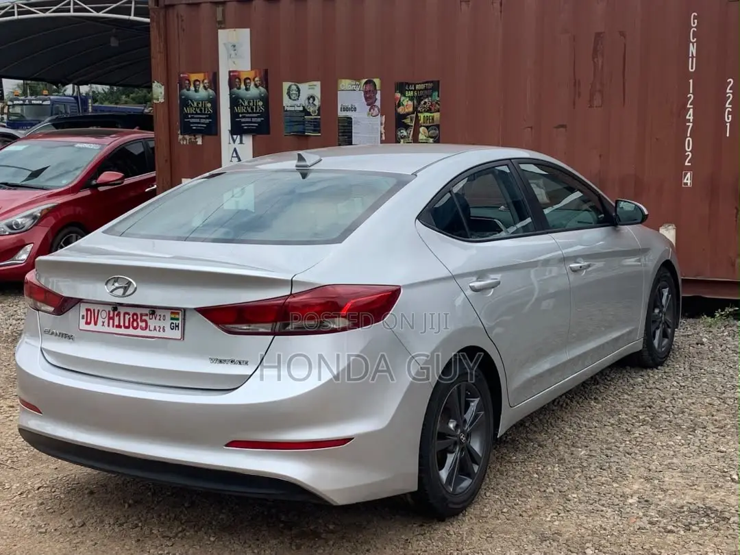 Hyundai Elantra SE Sedan FWD (2.0L 4cyl 6M) 2017 Silver