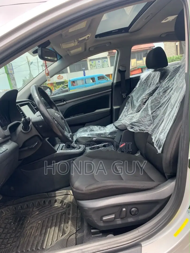 Hyundai Elantra SE Sedan FWD (2.0L 4cyl 6M) 2017 Silver