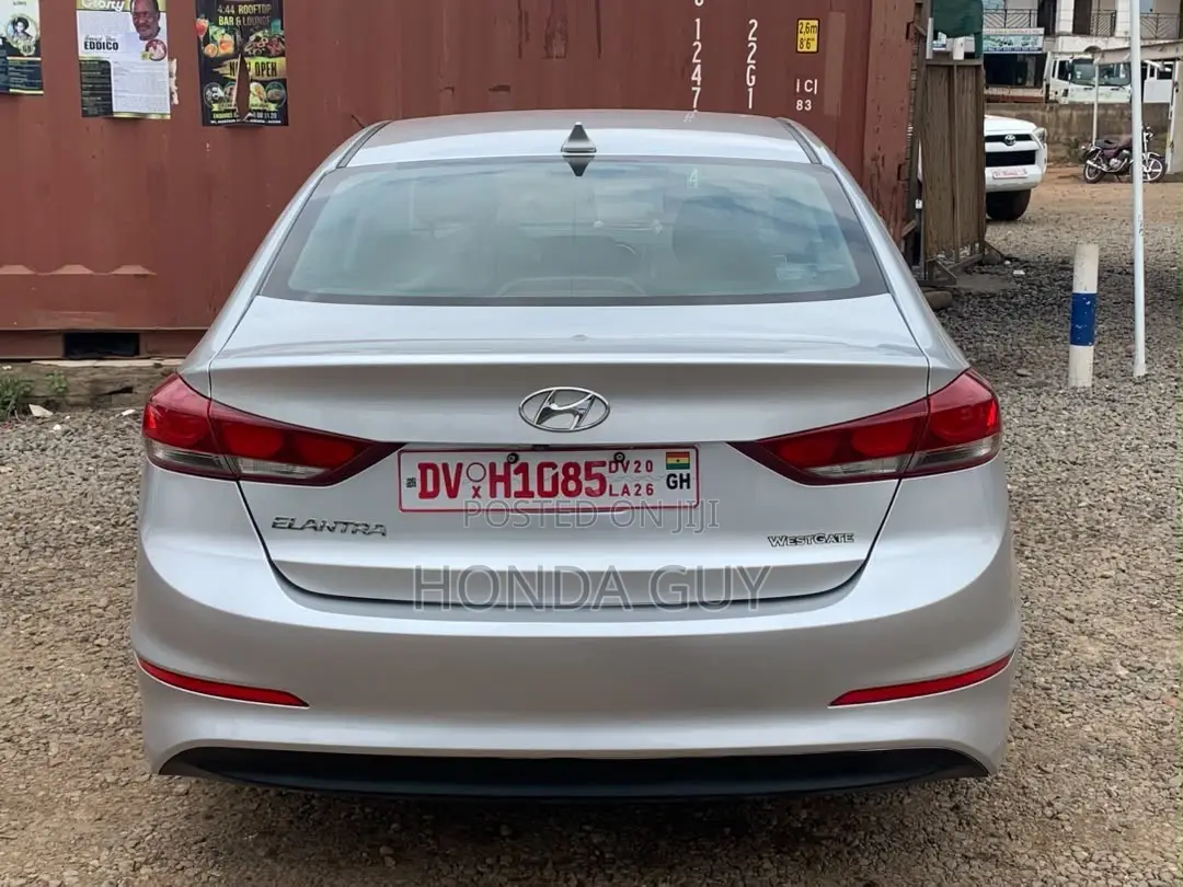Hyundai Elantra SE Sedan FWD (2.0L 4cyl 6M) 2017 Silver