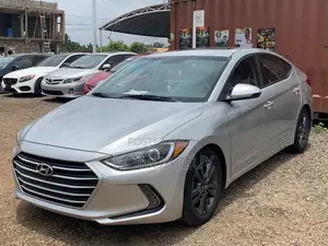 Hyundai Elantra SE Sedan FWD (2.0L 4cyl 6M) 2017 Silver