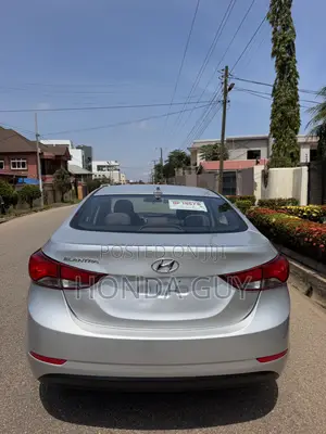 Hyundai Elantra SE 4dr Sedan (1.8L 4cyl 6A) 2015 Silver