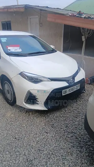 Toyota Corolla S 4dr Sedan (1.8L 4cyl CVT) 2015 White