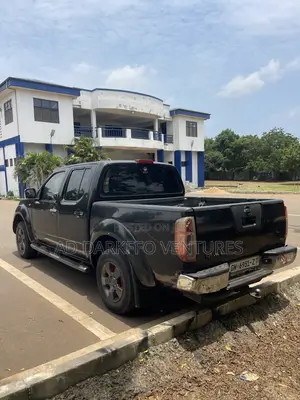 Nissan Navara 2010 Black