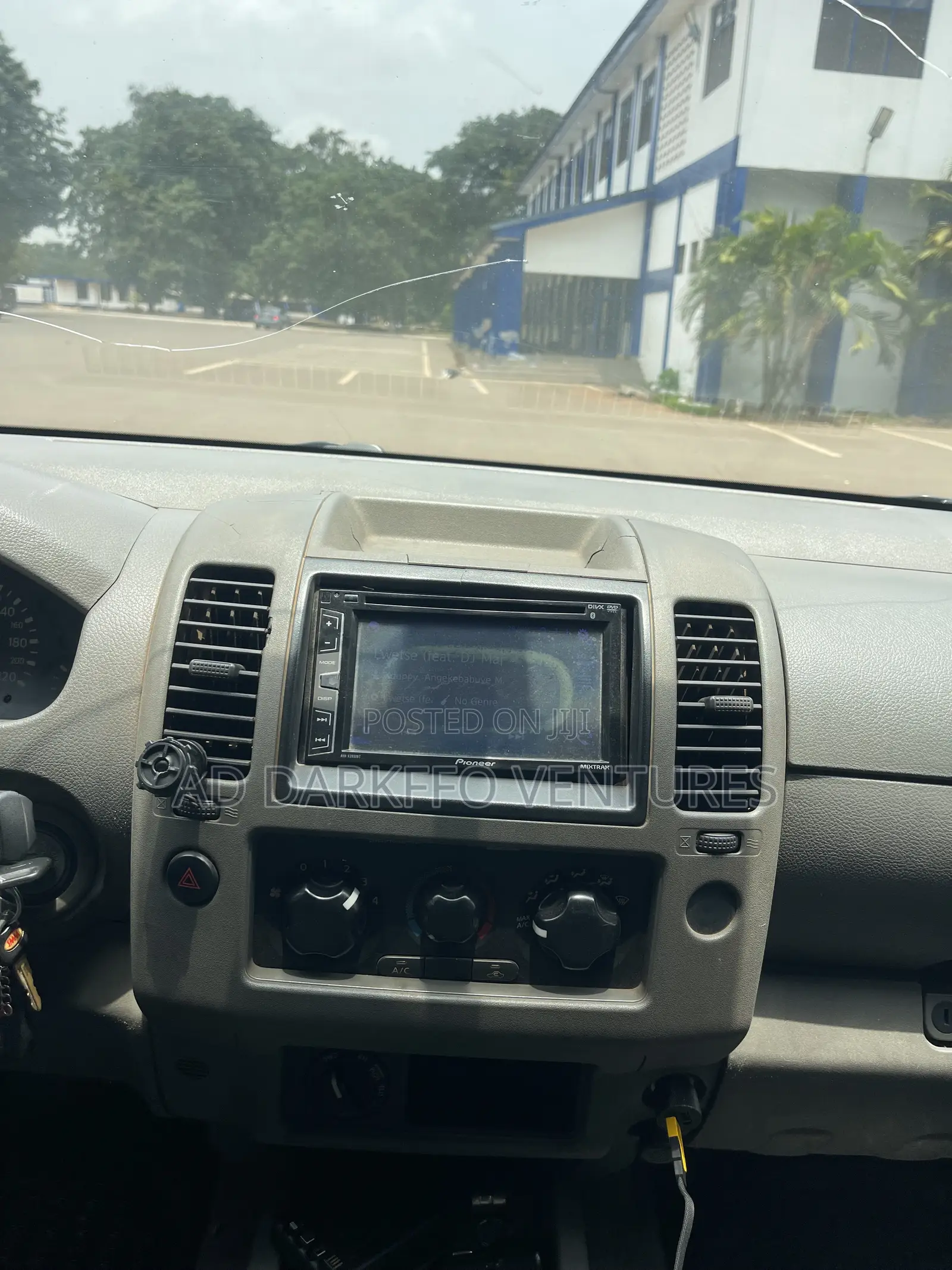 Nissan Navara 2010 Black