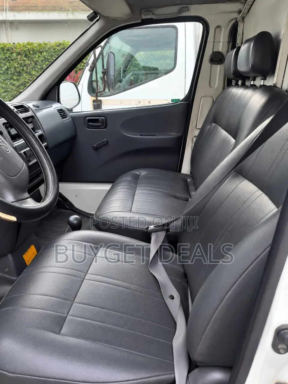 Toyota Grand HiAce Limited Prestige Edition 3.4 V6 RWD 7-Seater 2002