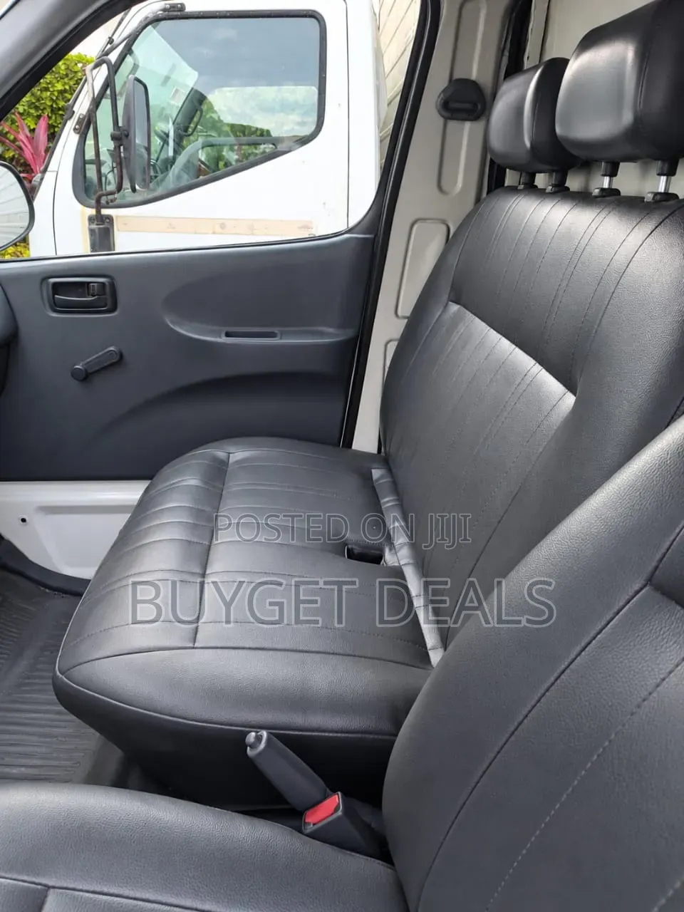 Toyota Grand HiAce Limited Prestige Edition 3.4 V6 RWD 7-Seater 2002