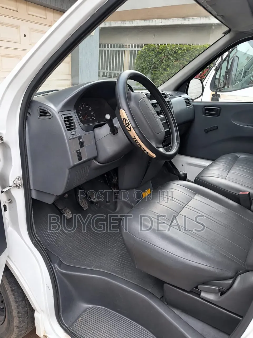 Toyota Grand HiAce Limited Prestige Edition 3.4 V6 RWD 7-Seater 2002